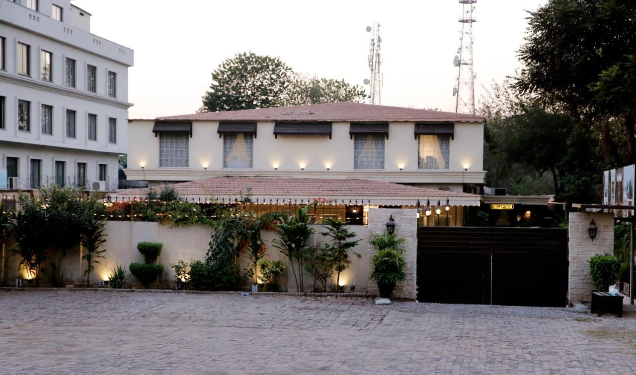 Ambassador Suites & Hotel Islamabad Bagian luar foto